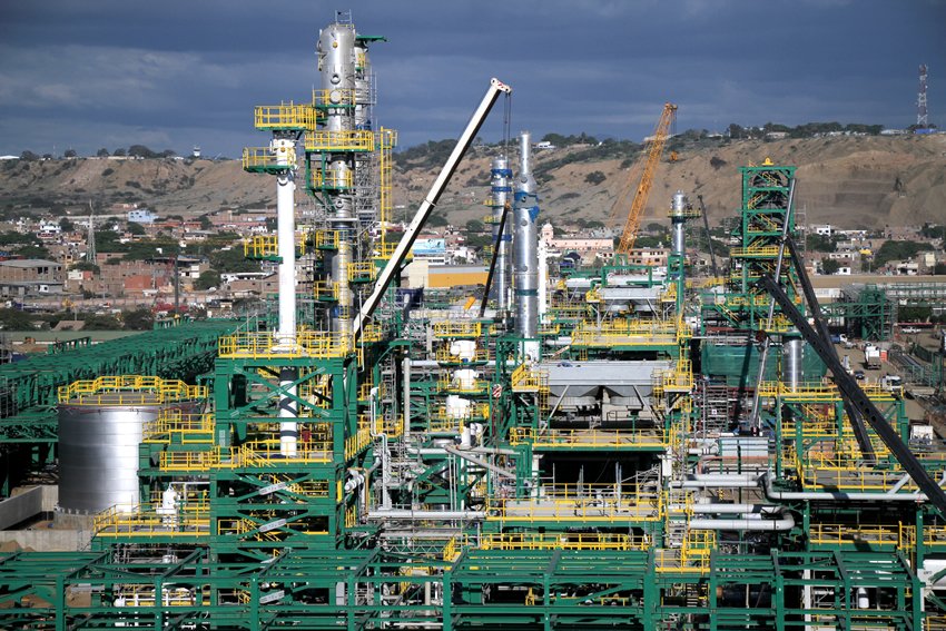 PETROPERÚ entrega 10 mil paquetes de útiles escolares a 31 colegios de Talara