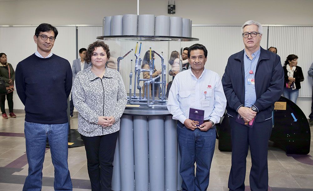Talareños conocen más de la industria del petróleo en singular exposición Aaceite de Piedra