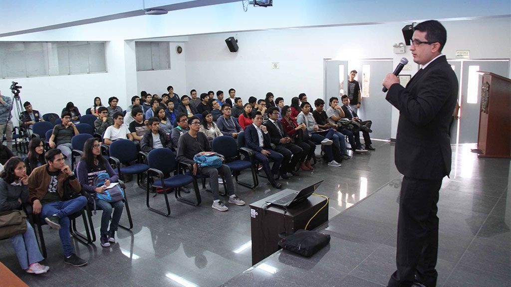 Estudiantes universitarios conocen más sobre el PMRT