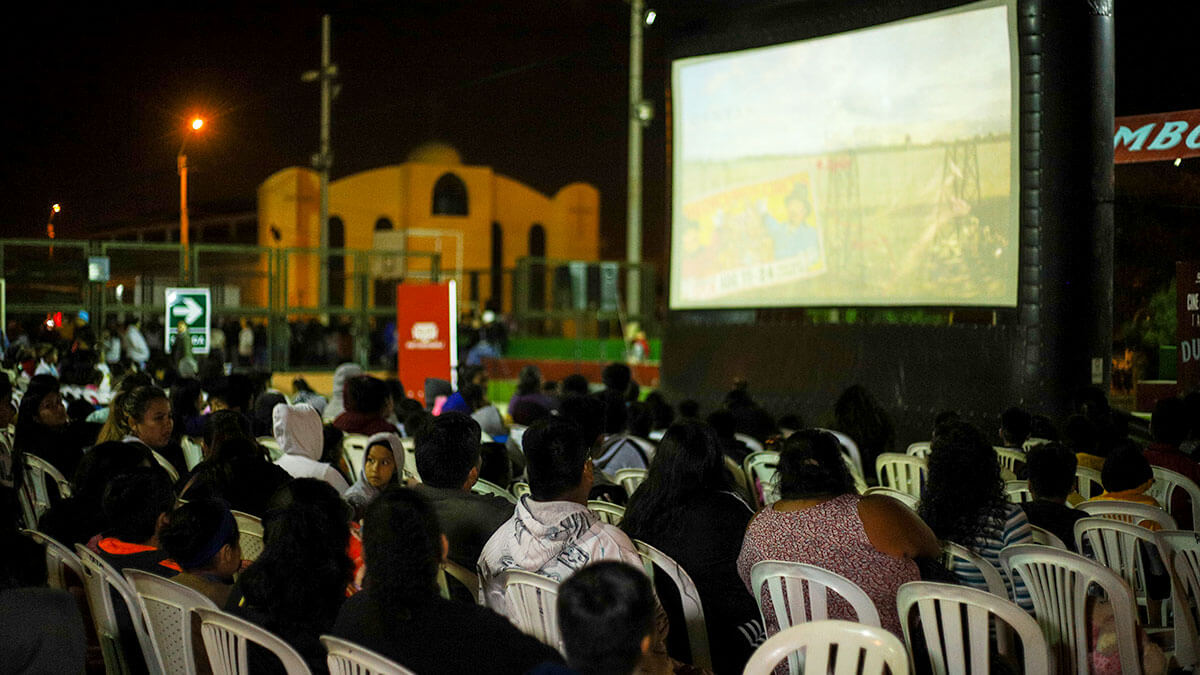 Vecinos del cono norte de Talara disfrutaron de una noche de Cine al Aire Libre